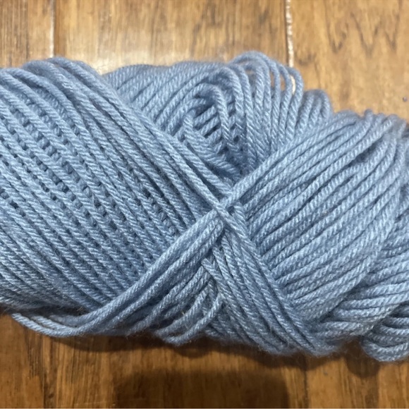Dusty Blue / Light Blue Yarn 4-Ply 4.5 Ounces Partial Skeins Acrylic Lot Of 2 - Picture 8 of 10